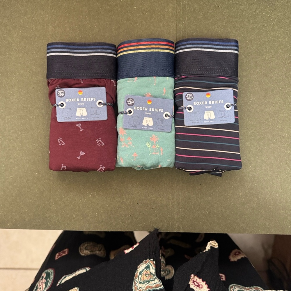 Marine layer boxer briefs set of 3 size Small 
Island,martini and stripes patern